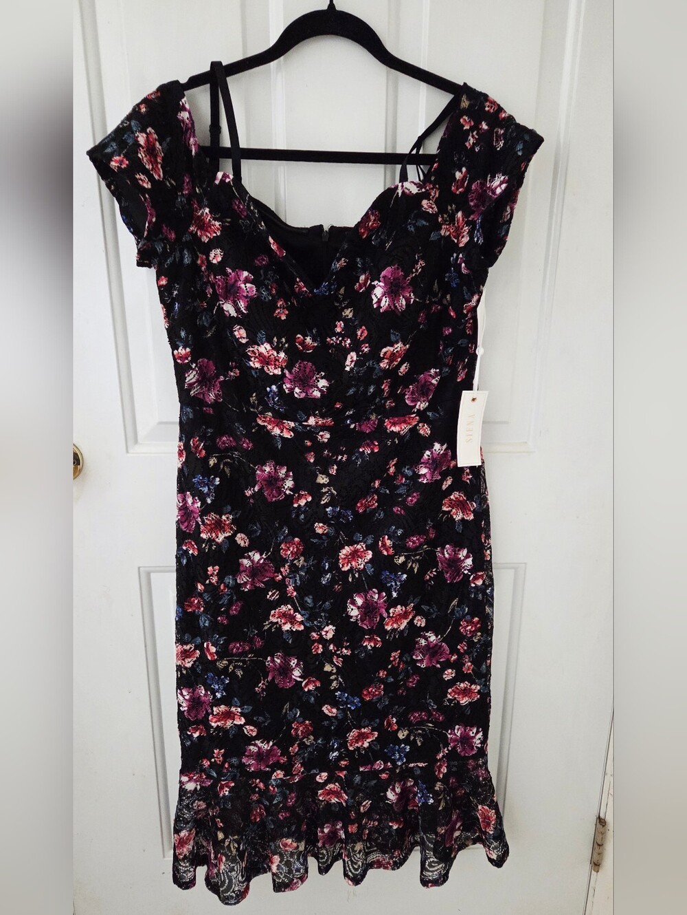 NWT Sienna Off the Shoulder Black & Pink Floral Lace Dress 16 - Picture 4 of 9